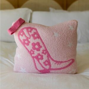 NWT Staykation Pink Kowboy Boot Quillow